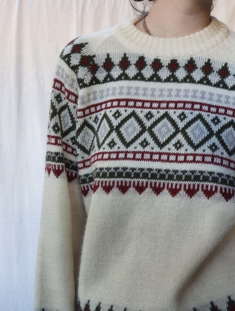 cream jumper with kaki and red details, vintage fashion